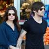 Louis Tomlinson de One Direction et sa petite amie Danielle Campbell font quelques courses et mangent un morceau au Bristol Farms de Beverly Hills, à Los Angeles, le 20 février 2016.