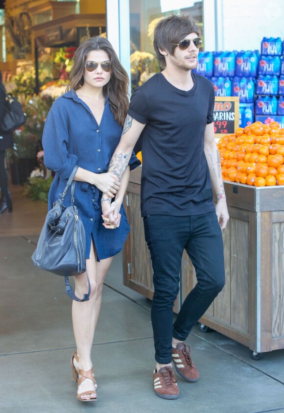 Louis Tomlinson de One Direction et sa petite amie Danielle Campbell font quelques courses et mangent un morceau au Bristol Farms de Beverly Hills, à Los Angeles, le 20 février 2016.