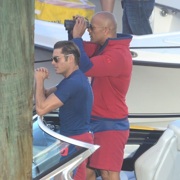 Zac Efron et Dwayne Johnson sur le tournage de 'Baywatch' (Alerte à Malibu) à Boca Raton à Palm Beach en Floride, le 22 février 2016