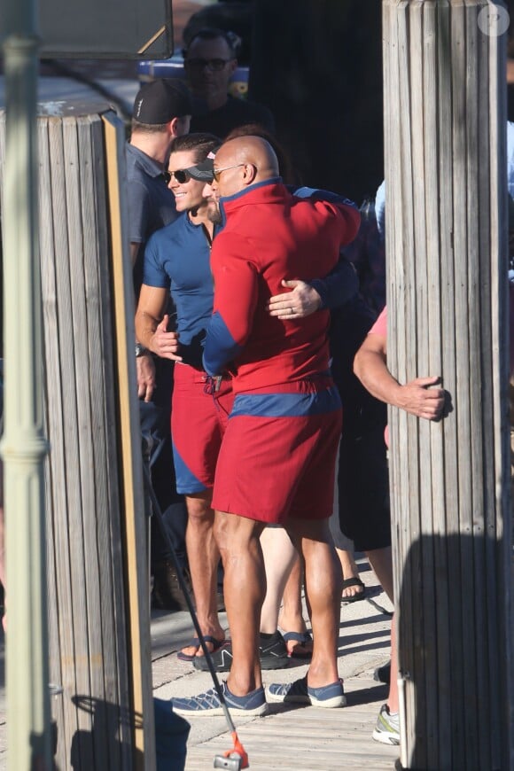 Zac Efron et Dwayne Johnson décontractés sur le tournage de 'Baywatch' (Alerte à Malibu) à Boca Raton à Palm Beach en Floride, le 22 février 2016