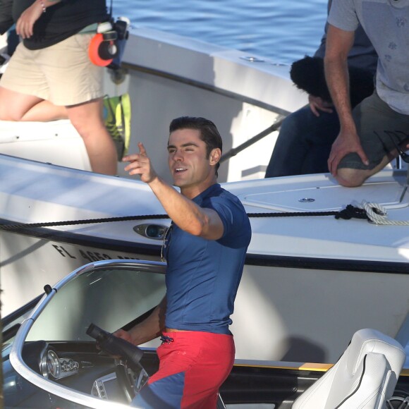 Zac Efron sur le tournage de 'Baywatch' (Alerte à Malibu) à Boca Raton à Palm Beach en Floride, le 22 février 2016