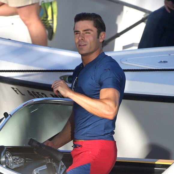 Zac Efron sur le tournage de 'Baywatch' (Alerte à Malibu) à Boca Raton à Palm Beach en Floride, le 22 février 2016