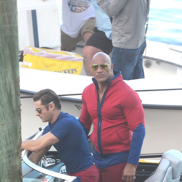 Zac Efron et Dwayne Johnson sur le tournage de 'Baywatch' (Alerte à Malibu) à Boca Raton à Palm Beach en Floride, le 22 février 2016
