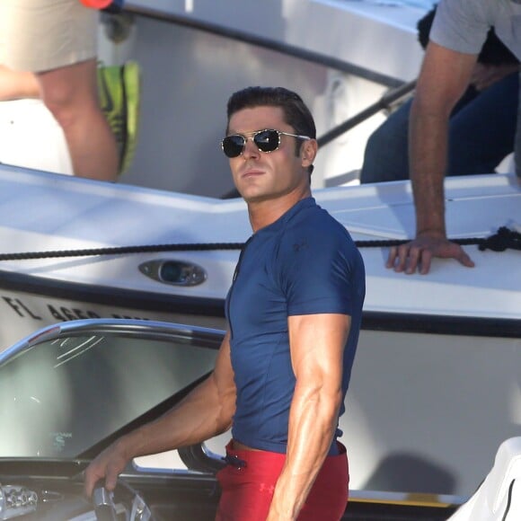 Zac Efron sur le tournage de 'Baywatch' (Alerte à Malibu) à Boca Raton à Palm Beach en Floride, le 22 février 2016