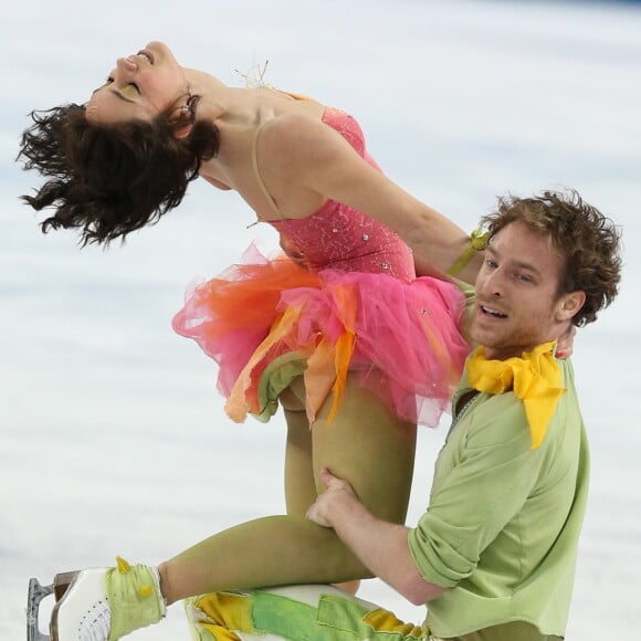 Le couple de patineurs français Nathalie Pechalat et Fabian Bourzat lors de leur programme libre de danse au Iceberg Place Skating pendant les Jeux Olympiques d'Hiver de Sotchi, le 18 février 2014.