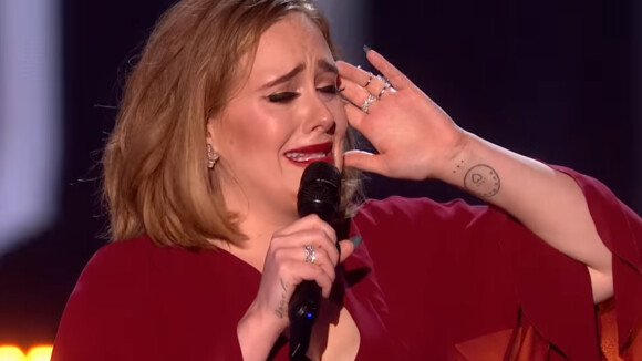 Brit Awards 2016 : Triomphe absolu d'Adele... Larmes, gros mots et soutien à Kesha