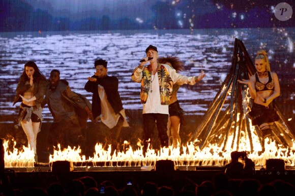 Justin Bieber et James Bay - Cérémonie des BRIT Awards 2016 à l'O2 Arena à Londres, le 24 février 2016.