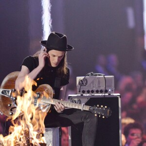 Justin Bieber et James Bay - Cérémonie des BRIT Awards 2016 à l'O2 Arena à Londres, le 24 février 2016.