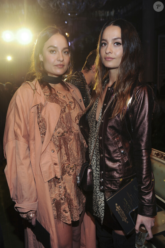 Les stylistes Chloé et Marie-Lou Bartoli - Défilé Roberto Cavalli (collection automne-hiver 2016-2017) à Milan, le 24 février 2016.