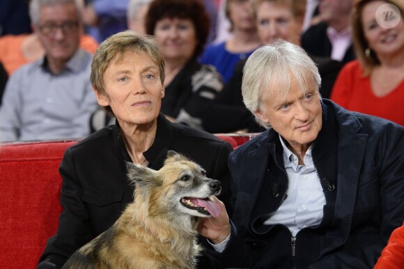 Dave et son compagnon Patrick Loiseau avec leur chien, lors de l'enregistrement de Vivement Dimanche à Paris le 24 février 2016 (diffusion le dimanche 28 février 2016). © Coadic Guirec