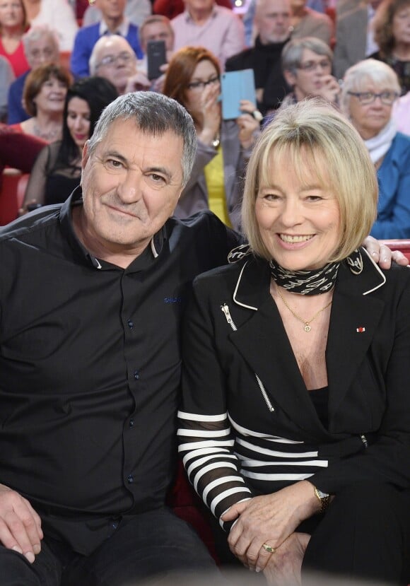 Jean-Marie Bigard et Martine Monteil, lors de l'enregistrement de Vivement Dimanche à Paris le 15 décembre 2015, pour une diffusion initialement prévue le 6 janvier 2016.