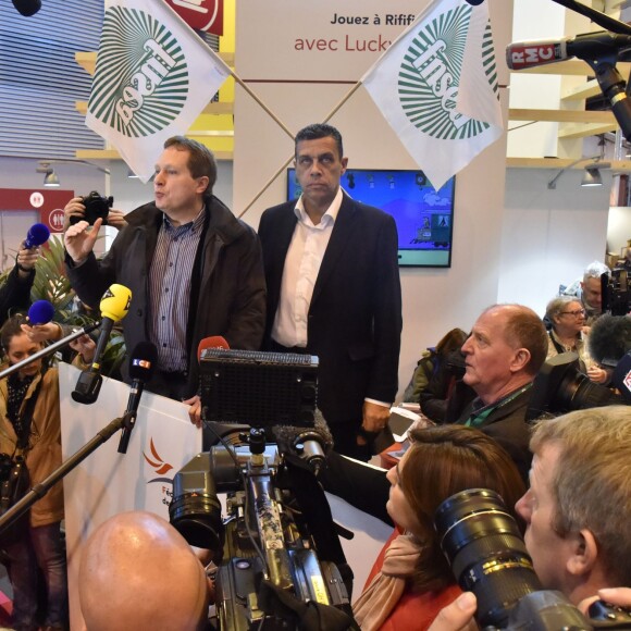 Xavier Beulin, le président de la FNSEA - Le président de la république François Hollande inaugure le 53e salon de l'agriculture à Paris le 27 février 2016. De violentes altercations ont eu lieu pendant la visite du président. Des dizaines de manifestants de la FNSEA ont démonté le stand du ministère de l'Agriculture et ont protesté bruyamment à grands coups de sifflet, poussant les CRS à intervenir pour les mettre à l'écart.Un syndicaliste a été blessé au cours d'une arrestation musclée alors que des manifestants démontaient le stand du ministère de l'Agriculture. © Lionel Urman/Bestimage