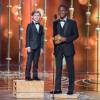 Jacob Tremblay et Abraham Attah pendant la cérémonie des Oscars au Dolby Theatre le 28 février 2016.