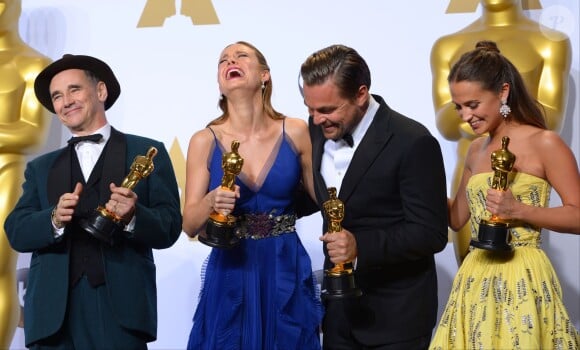 Mark Rylance (Oscar du meilleur acteur dans un second rôle pour le film "Le Pont des Espions"), Brie Larson (Oscar de la meilleure actrice pour le film "Room"), Leonardo DiCaprio (Oscar du meilleur acteur pour le film "The Revenant"), Alicia Vikander (Oscar de la meilleure actrice dans un second rôle pour le film "The Danish Girl") - Press Room de la 88ème cérémonie des Oscars à Hollywood, le 28 février 2016.