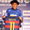 Le footballeur brésilien Neymar fait la promotion d'un nouveau rasoir pour la marque "Gillette" à Barcelone. Le 21 septembre 2015