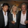 Dominique Warluzel, la productrice Béatrice Barton et Alain Delon, lors de la soirée organisée au cinéma Le Panthéon pour l'avant-première de la série documentaire DANS MON CINEMA diffusée sur Ora le 10 septembre 2009.