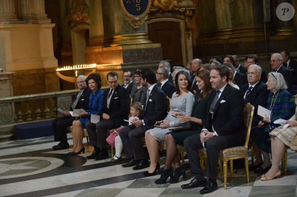 Le prince Carl Philip de Suède et la princesse Sofia, enceinte de huit mois, ont assisté avec la famille royale à une messe de Te Deum en la chapelle royale du palais le 3 mars 2016 à l'occasion de la naissance de leur neveu le prince Oscar, deuxième enfant de la princesse Victoria et du prince Daniel.