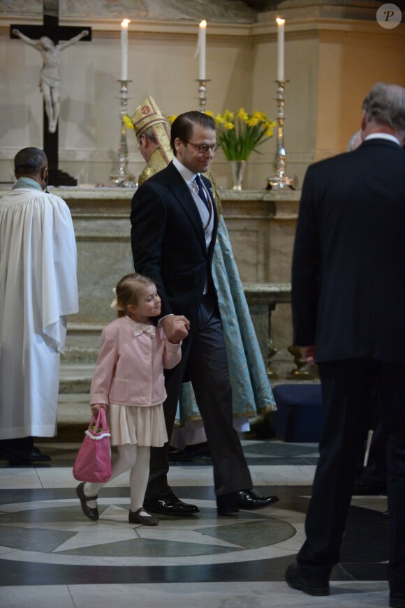 Le prince Daniel et la princess Estelle de Suède lors de la messe de Te Deum en la chapelle royale du palais le 3 mars 2016 à l'occasion de la naissance du prince Oscar.