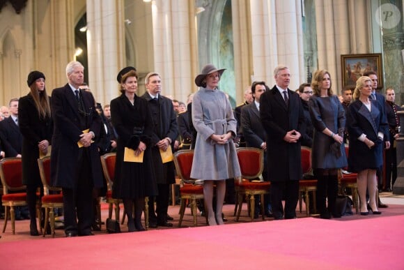 Le roi Philippe et la reine Mathilde de Belgique assistaient le 17 février 2016 à la traditionnelle messe célébrée à la mémoire des membres défunts de la famille royale belge, en l'église Notre-Dame à Laeken. La princesse Léa de Belgique, la princesse Margaretha du Luxembourg, son mari le prince Nikolaus, la princesse Maria Esméralda de Belgique et Renaud Bichara figruaient parmi les invités.