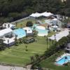 La chanteuse Céline Dion met en vente sa magnifique maison de Jupiter Island, en Floride, pour la somme de 72,5 millions de dollars.