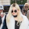 Kendall Jenner - Kendall Jenner (en blonde) et Gigi Hadid (en brune) et Kris Jenner à la sortie du restaurant l'Avenue à Paris le 3 mars 2016  Kris Jenner, Kendall Jenner and Gigi Hadid leaving the Avenue Restaurant in Paris 3 March 2016.03/03/2016 - Paris