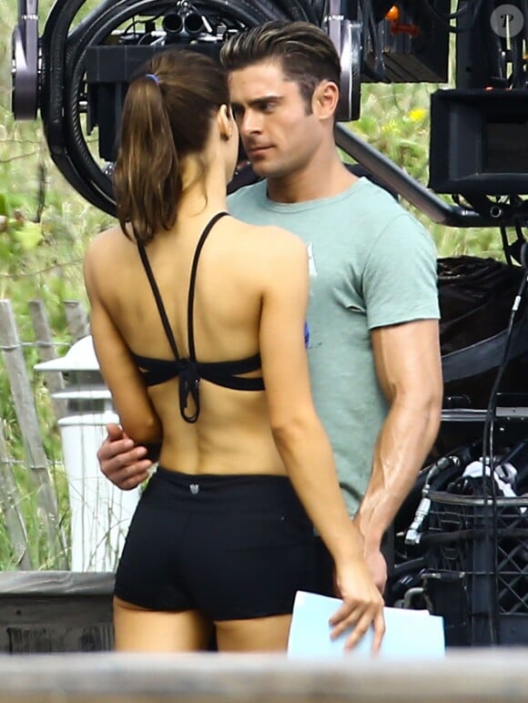Zac Efron et Alexandra Daddario - Tournage de "Baywatch" à Miami le 5 Mars 2016.  Stars are spotted on the set of 'Baywatch' filming in Miami, Florida on March 5, 2016.05/03/2016 - Miami