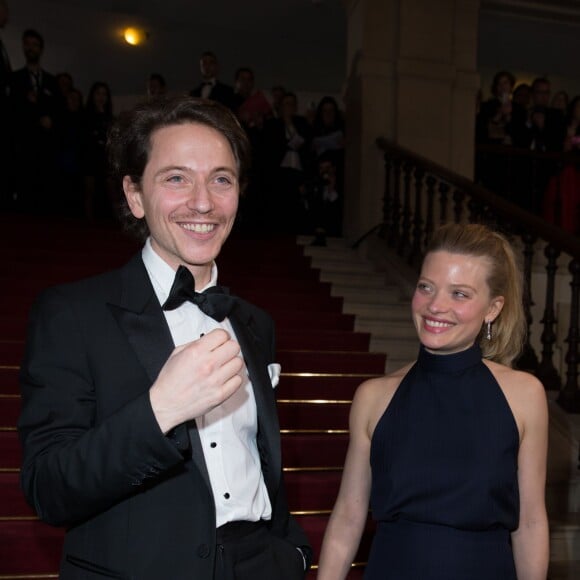 Le chanteur Raphaël et sa compagne Mélanie Thierry - Arrivées des personnalités à la 41ème cérémonie des César au théatre du Chatelet à Paris le 26 février 2016. © Olivier Borde / Dominique Jacovides / Bestimage