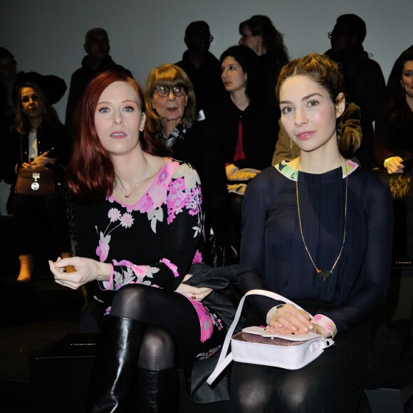 Audrey Fleurot et Alix Bénézech assistent au défilé Léonard (collection automne-hiver 2016-2017) au Grand Palais. Paris, le 7 mars 2016.