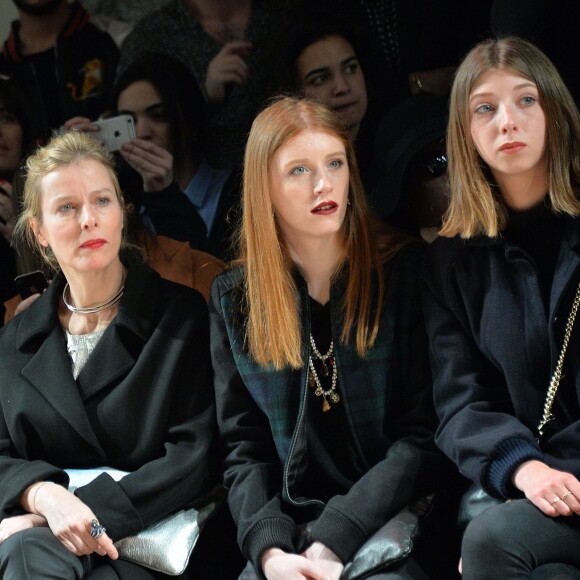 Emmanuelle Béart, Karin Viard et ses filles Marguerite et Simone - People au défilé de mode Paul & Joe collection prêt-à-porter Automne Hiver 2016/2017 lors de la fashion week à Paris, le 8 mars 2016. © CVS/Veeren/Bestimage