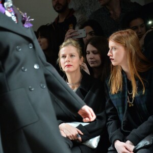 Karin Viard et sa fille Marguerite - People au défilé de mode Paul & Joe collection prêt-à-porter Automne Hiver 2016/2017 lors de la fashion week à Paris, le 8 mars 2016. © CVS/Veeren/Bestimage