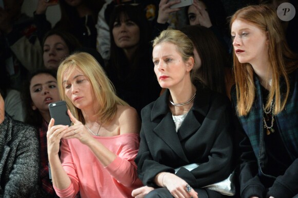 Emmanuelle Béart, Karin Viard et sa fille Marguerite - People au défilé de mode Paul & Joe collection prêt-à-porter Automne Hiver 2016/2017 lors de la fashion week à Paris, le 8 mars 2016. © CVS/Veeren/Bestimage