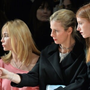 Emmanuelle Béart, Karin Viard et sa fille Marguerite - People au défilé de mode Paul & Joe collection prêt-à-porter Automne Hiver 2016/2017 lors de la fashion week à Paris, le 8 mars 2016. © CVS/Veeren/Bestimage