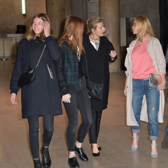 Karin Viard, ses filles Marguerite et Simone, Emmanuelle Béart et Valérie Boukobza - People au défilé de mode Paul & Joe collection prêt-à-porter Automne Hiver 2016/2017 lors de la fashion week à Paris, le 8 mars 2016. © CVS/Veeren/Bestimage