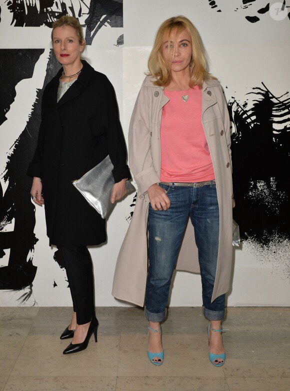 Emmanuelle Béart, Karin Viard - People au défilé de mode Paul & Joe collection prêt-à-porter Automne Hiver 2016/2017 lors de la fashion week à Paris, le 8 mars 2016. © CVS/Veeren/Bestimage