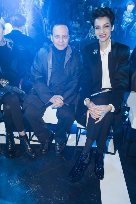 Le créateur Azzedine Alaïa et Farida Khelfa - Défilé Louis Vuitton (collection automne-hiver 2016/2017) à la Fondation Louis Vuitton. Paris, le 9 mars 2016.