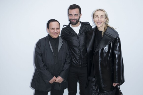 Le créateur Azzedine Alaïa, Nicolas Ghesquière, Carla Sozzani - Coulisses du défilé Louis Vuitton (collection automne-hiver 2016/2017) à la Fondation Louis Vuitton. Paris, le 9 mars 2016.