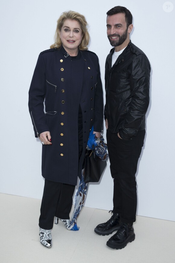 Catherine Deneuve et Nicolas Ghesquière - Défilé Louis Vuitton (collection automne-hiver 2016/2017) à la Fondation Louis Vuitton. Paris, le 9 mars 2016.