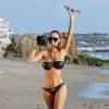 Charlie Riina en pleine séance photo pour 138 Water. Malibu, le 8 mars 2016.