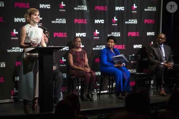 Emma Watson, Chirlane McCray, Phumzile Mlambo-Ngcuka et Forest Whitaker lors du lancement de "HeForShe arts week" à l'occasion de la journée internationale de la femme à l'Empire State Building à New York, le 8 mars 2016.