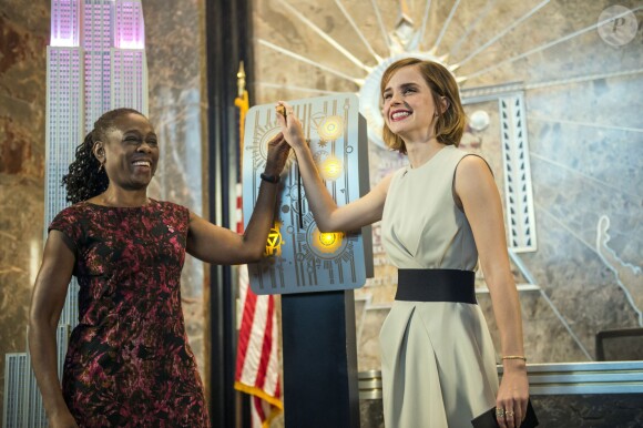 Emma Watson et Chirlane McCray lors du lancement de "HeForShe arts week" à l'occasion de la journée internationale de la femme à l'Empire State Building à New York, le 8 mars 2016.