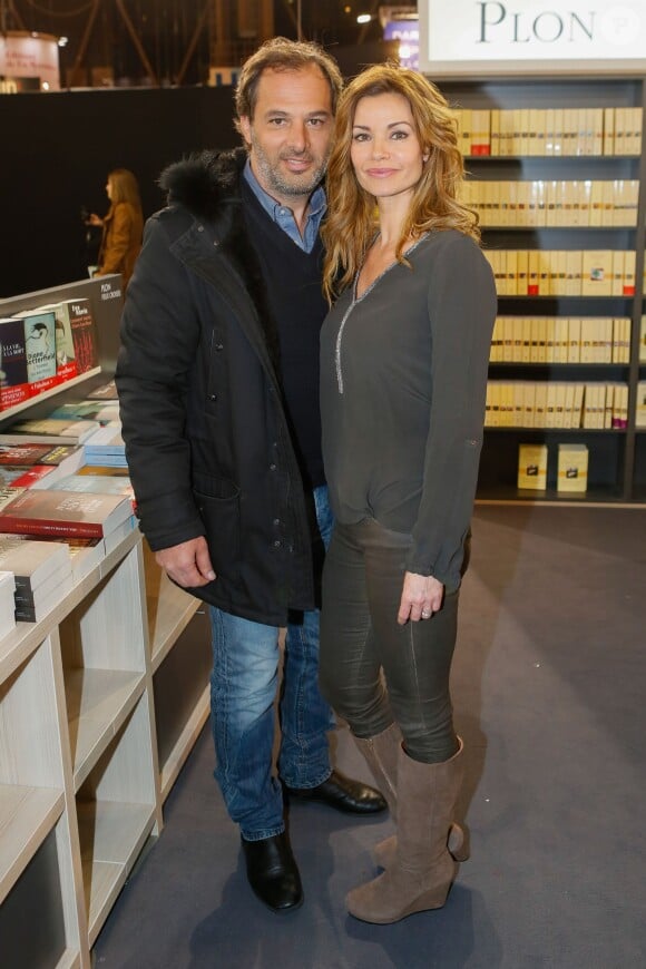 Ingrid Chauvin et son mari Thierry Peythieu au salon du livre à la porte de Versailles à Paris le 22 mars 2015.