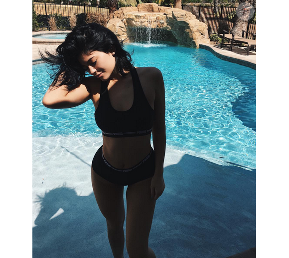 Kylie Jenner a publié une photo d'elle très sexy en maillot de bain sur sa page Instagram, le 12 mars 2016.