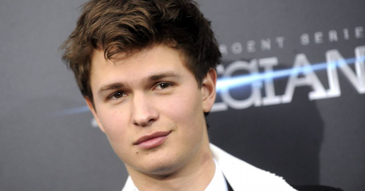Ansel Elgort - Première du film Allegiant (Divergente 3) AMC Loews