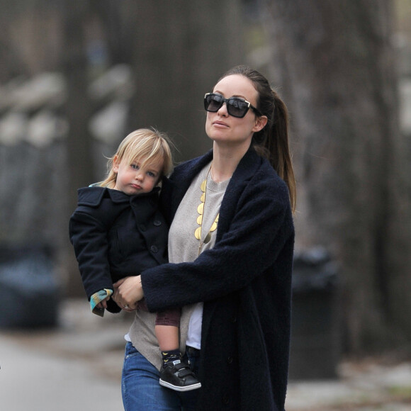 Exclusif - Olivia Wilde se promène avec son fils Otis et une amie à Brooklyn, New York, le 13 mars 2016.