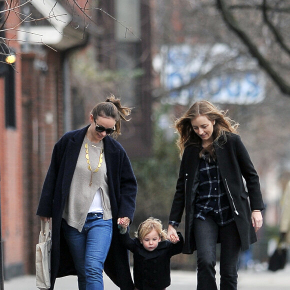 Exclusif - Olivia Wilde se promène avec son fils Otis et une amie à Brooklyn, New York, le 13 mars 2016.