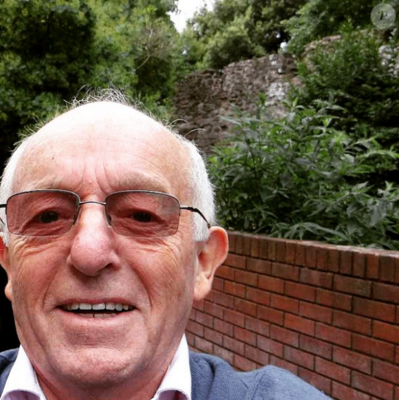 Paul Daniels fait un selfie, photo Instagram. Le magicien britannique est mort à 77 ans, emporté par une tumeur cérébrale, le 17 mars 2016.