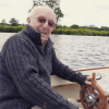 Paul Daniels adorait voguer sur la Tamise, photo Instagram. Le magicien britannique est mort à 77 ans, emporté par une tumeur cérébrale, le 17 mars 2016.