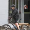 Russell Crowe fait du vélo avec un ami dans les rues de Beverly Hills, le 28 octobre 2015