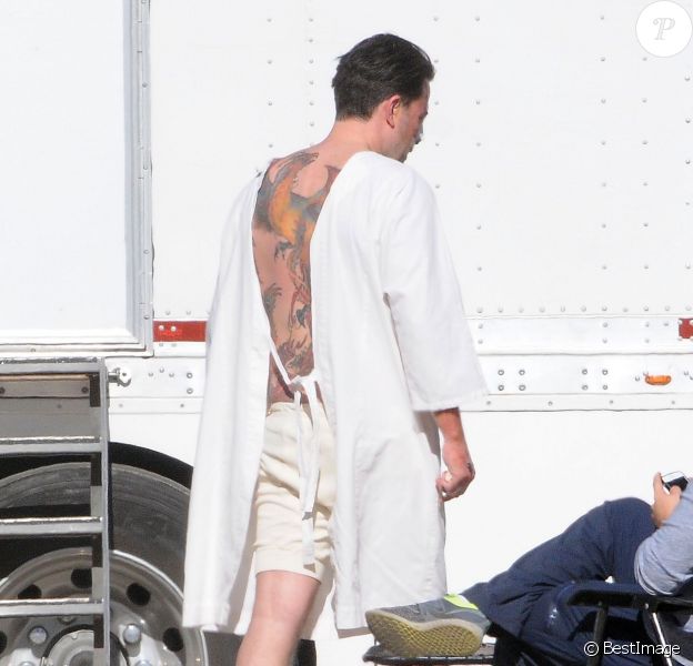 Exclusif - Ben Affleck porte un tatouage XXL sur le tournage de 'Live By Night' à Los Angeles, le 9 décembre 2015