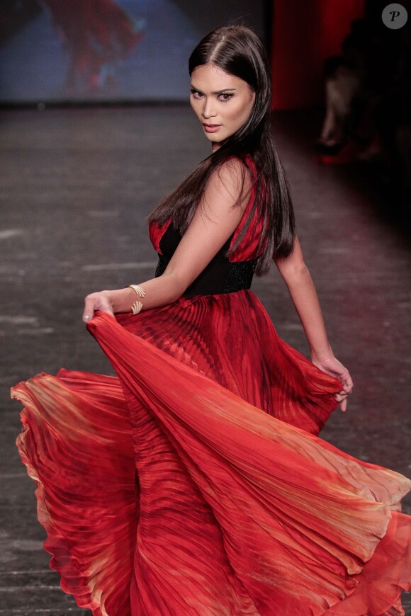 Pia Alonzo Wurtzbach (Miss Universe 2015) - Défilé Go Red for Women - Red Dress Collection à New York le 11 février 2016
